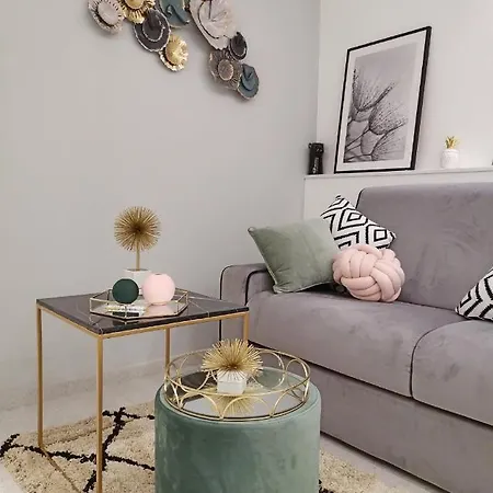 Luxury Apartment *