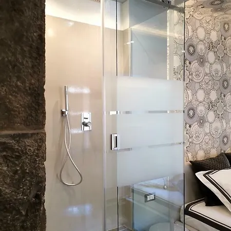 Luxury Apartment *